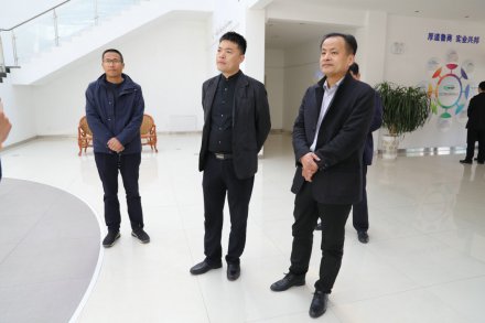 墾利區(qū)委常委、副區(qū)長宋晉民到萬得福調(diào)研